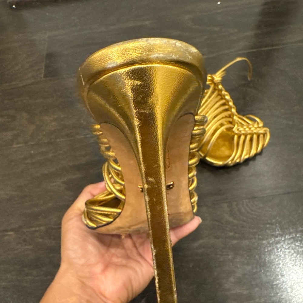 Gucci Women's Metallic Gold Woven Heels - Picture 9 of 12